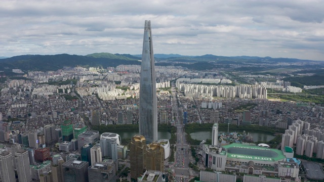 韩国首尔市区，石川湖，乐天世界，乐天世界大厦/锦溪洞，松帕谷视频素材