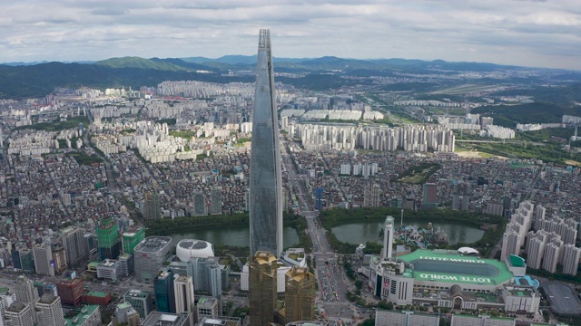 韩国首尔市区，石川湖，乐天世界，乐天世界大厦/锦溪洞，松帕谷视频素材