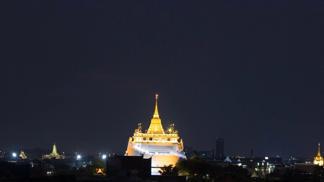 时间流逝的夜晚时间的金山(Wat saket)曼谷的地标;缩小运动视频素材