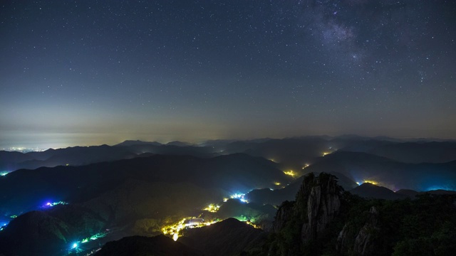 大花山的长棍峰和夜空/万州郡，全拉岛，韩国视频素材