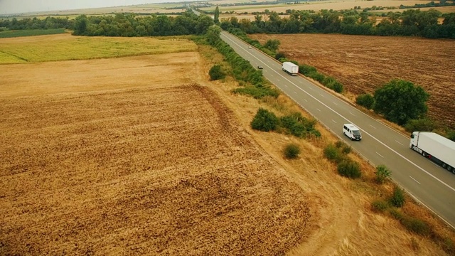 航拍的风景如画的高速公路视频下载