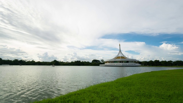 时间流逝，云在天空中移动，泰国曼谷九号湖公园。视频素材