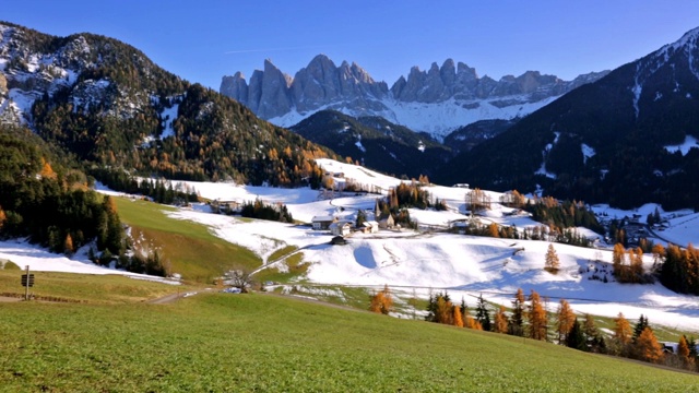 意大利Dolomites的圣马达莱纳村全景视频素材