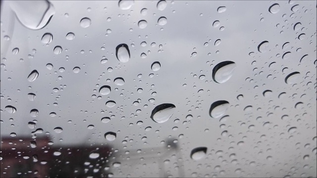 雨水透过窗户视频素材