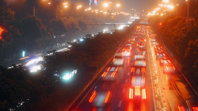 城市夜间交通的时间间隔视频素材