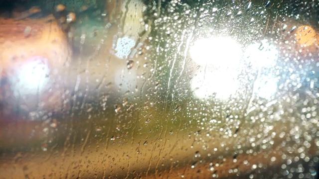 雨夜透过汽车挡风玻璃视频素材