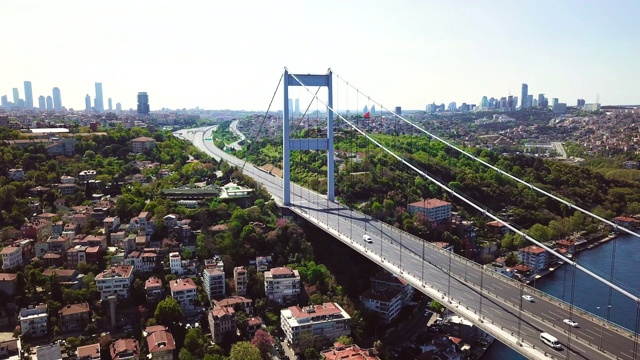 Fatih Sultan Mehmet Bridge鸟瞰图，İstanbul视频素材