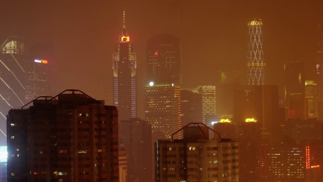 夜晚广州天际线的未来时光流逝。媒介广角镜头视频素材