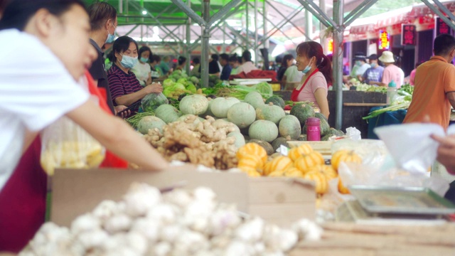 水果和蔬菜户外市场视频素材