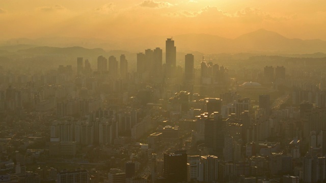 日落时分，现代海波龙塔周围的城市建筑/首尔，阳川区，永登浦区，木洞视频素材