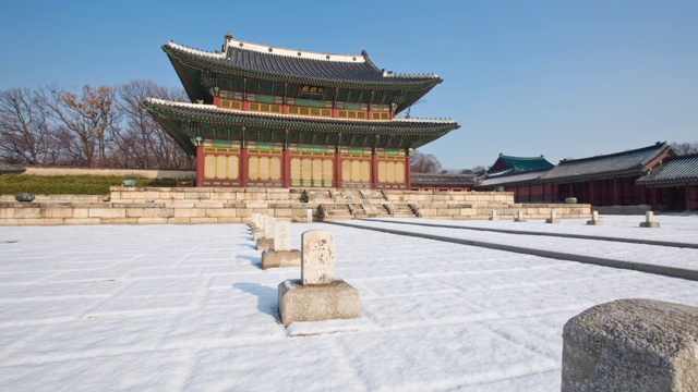 韩国首尔，昌德宫的仁泉馆，冬天的雪视频素材