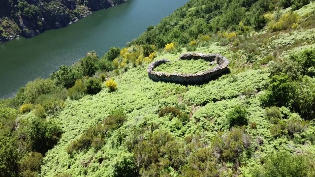 在Sil河峡谷的Ribeira Sacra的观点视频下载