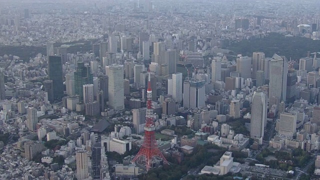 东京塔和摩天大楼，日本视频素材