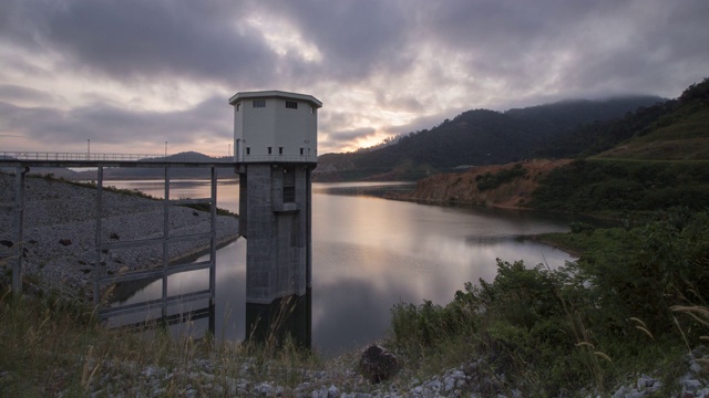 时间流逝在上午新建蒙矿大坝。视频素材