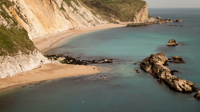 英国风景如画的海滩上潮汐的延时拍摄视频素材