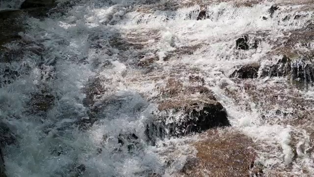 韩国江原道的Inje-gun山谷中的水流视频素材