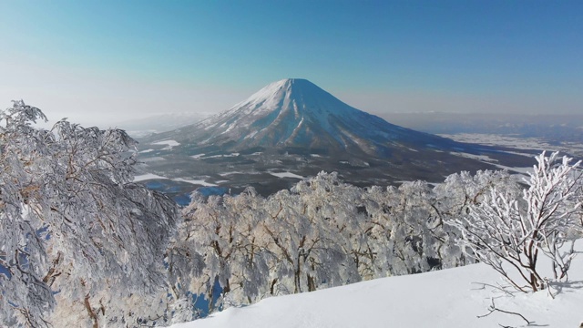 日本北海道二世谷火山鸟瞰图视频素材