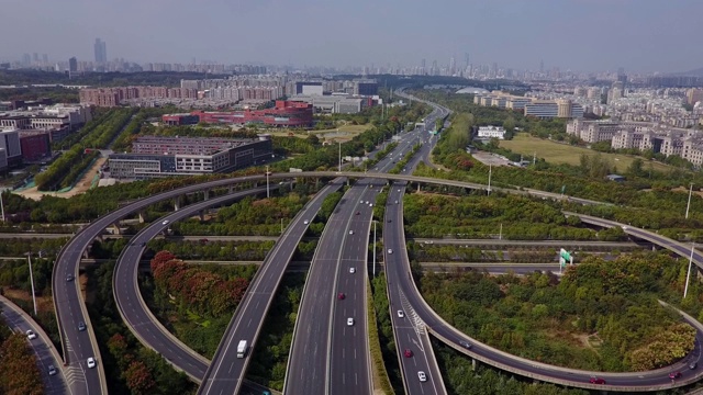 高架桥在城市里视频素材