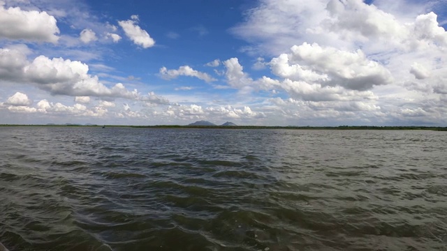 在Bueng Borapet有云和天空的湖视频素材