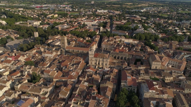 阿尔勒空中横向旅行，Bouches-du-Rhône，法国视频素材