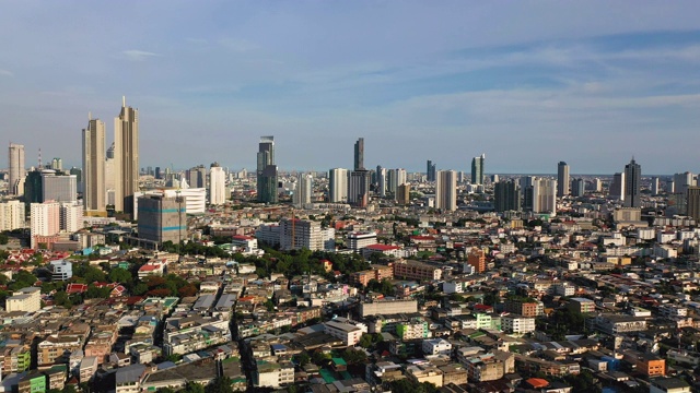 飞行向前曼谷城市景观湄南河与城市天际线视频素材