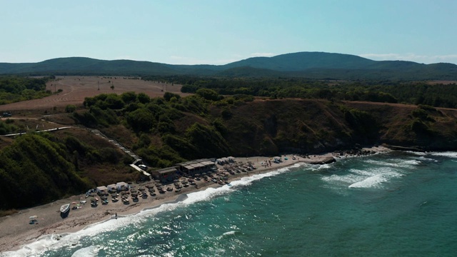 海豚海滩附近的海岸线鸟瞰图，保加利亚视频素材