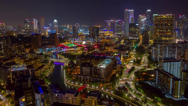 夜间照明新加坡城市中心交通街道空中延时全景4k视频素材