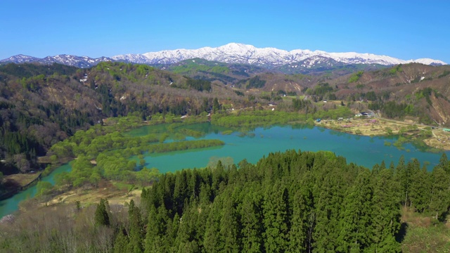 WS空中景观Iide山和湖，福岛县，日本视频素材