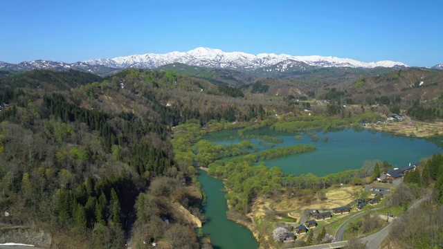 WS空中景观Iide山和湖，福岛县，日本视频素材