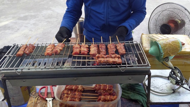 烧烤街快餐烧烤在越南视频素材