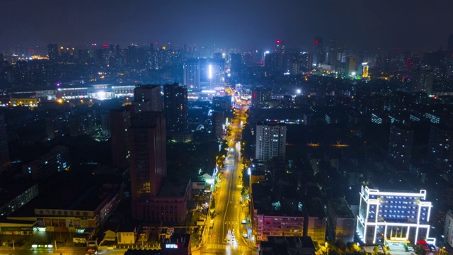 中国夜间时间照明武汉城市景观交通街道航拍全景4k时间延时视频素材