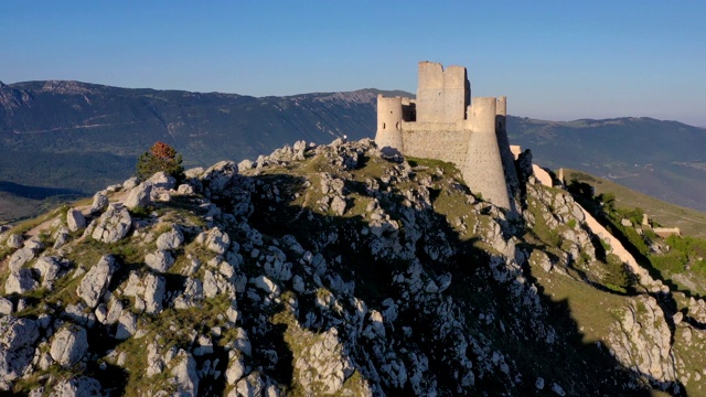 在Rocca Calascio, Gran Sasso国家公园，Abruzzo，意大利视频素材