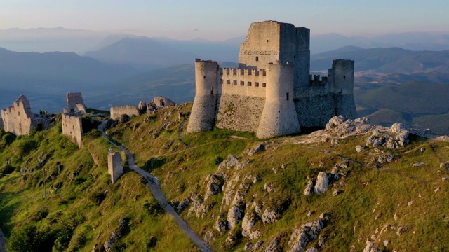 在Rocca Calascio, Gran Sasso国家公园，Abruzzo，意大利视频素材