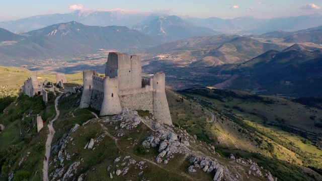 在Rocca Calascio, Gran Sasso国家公园，Abruzzo，意大利视频素材