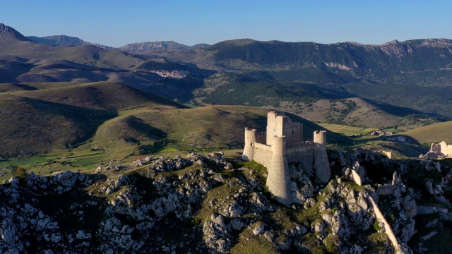 在Rocca Calascio, Gran Sasso国家公园，Abruzzo，意大利视频素材