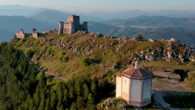 在Rocca Calascio, Gran Sasso国家公园，Abruzzo，意大利视频素材