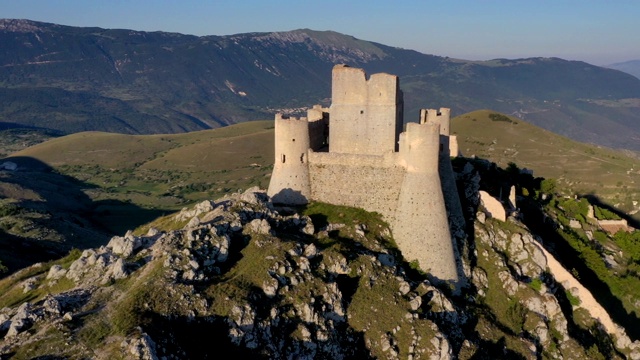 在Rocca Calascio, Gran Sasso国家公园，Abruzzo，意大利视频素材