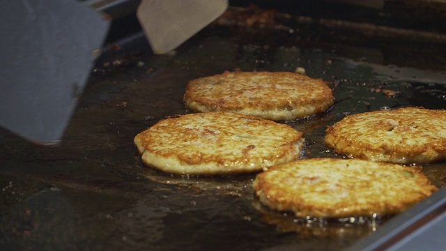 Buchimgae / Bindaeddeok，韩国传统煎饼视频素材