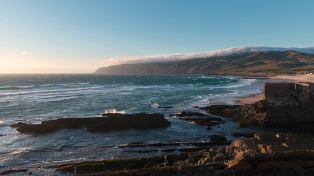 Cascais美丽的金秋海滩(Praia do Guincho)的时间流逝视频下载