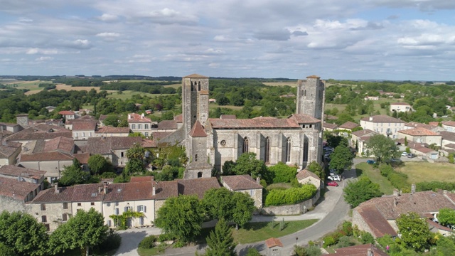 La Romieu横向旅行，Gers，被称为Les Plus Beaux village de France视频素材