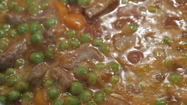 煮猪肉和豌豆炖4K视频视频素材