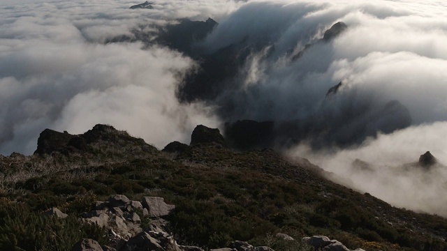 在马德拉岛的“Pico Ruivo”峰的时间流逝视频素材