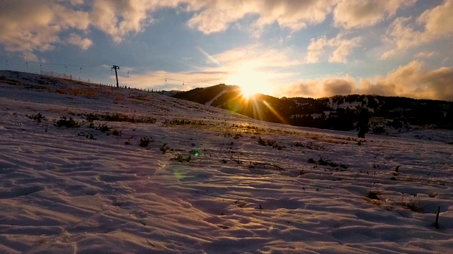 壮观的山区冬季日落风景视频素材