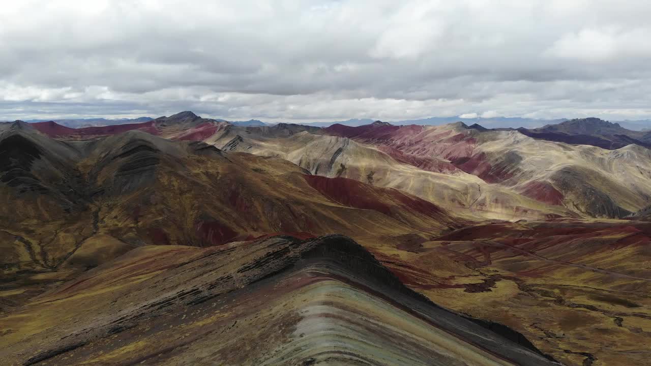 4K空中彩虹山或蒙大拿州Vinicunca，秘鲁，库斯科视频素材