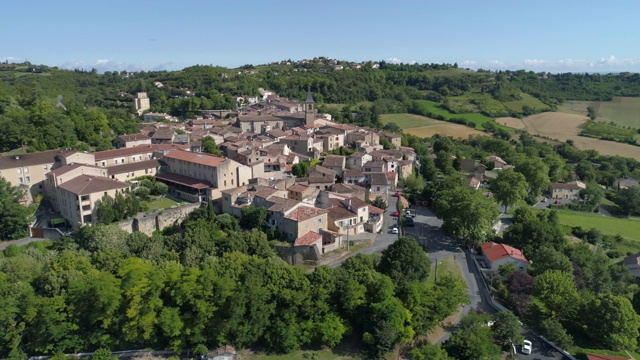 Lautrec的横向旅行，Tarn，被称为Les Plus Beaux Villages de France视频素材