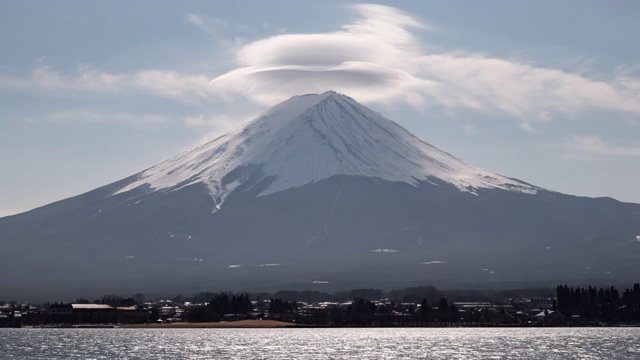 富士山透镜状云(延时)视频素材