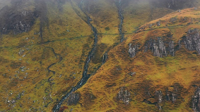 空中POV WS景观与山脉和海岸线，苏格兰，英国视频素材