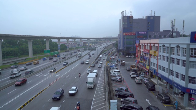 马来西亚城市的交通拥挤，车辆驶向目的地视频素材