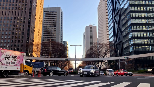 时间流逝:东京新宿西新宿十字路口的景色视频素材