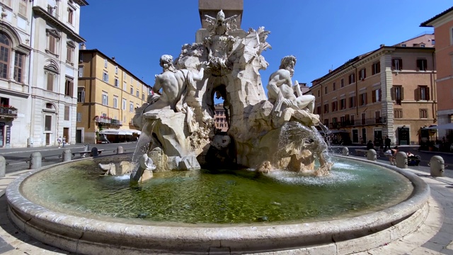 罗马纳沃纳广场的Fontana dei Quattro Fiumi(四条河的喷泉)视频素材